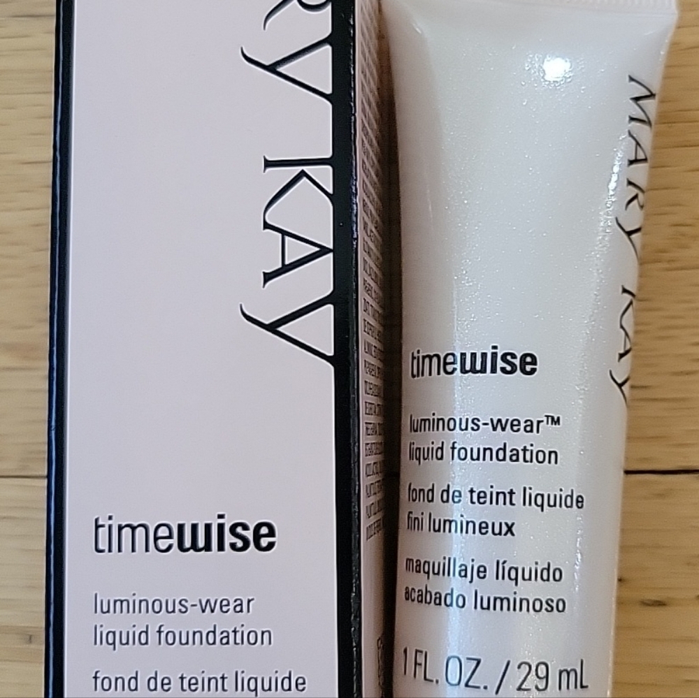 NEW MARY Kay Wise Luminous Wear Liquid Foundation Bronze 8 1FL OZ.